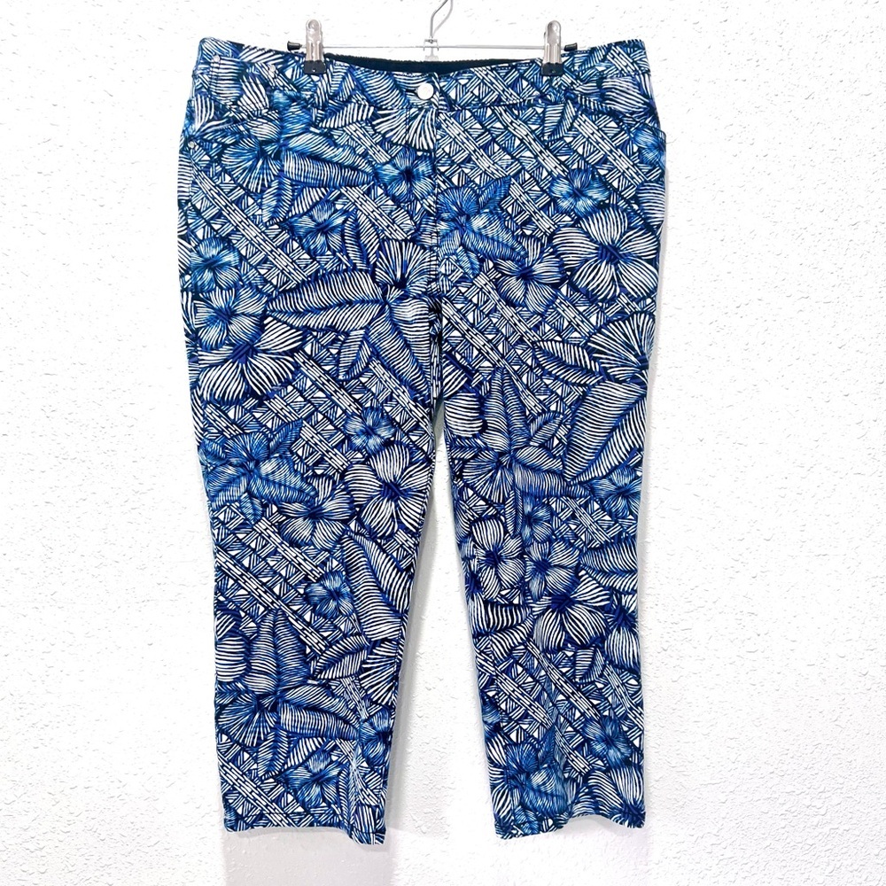 Chico's Blue and‎ White Patterned capris Pants L/14